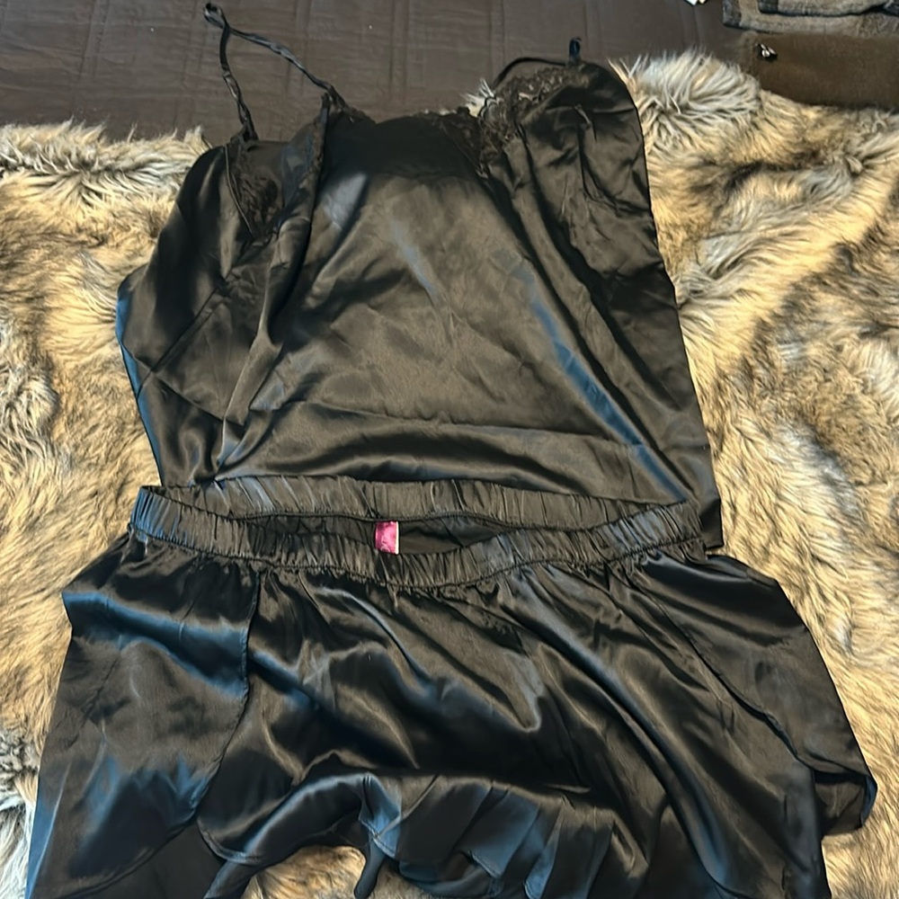 Adore me large sleep wear silk set 🤍🤍🤍